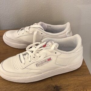 Reebok Women’s 8 Classic White Sneakers